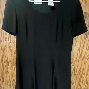 90s Vintage LBD Liz Claiborne Classic Black dress with Fitted Silhouette 16P